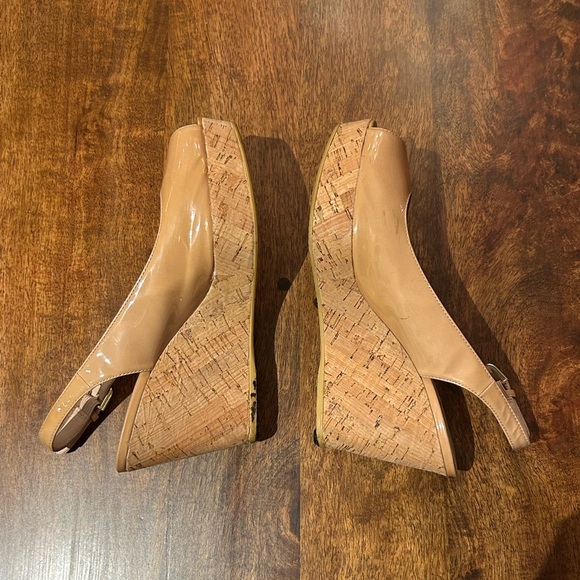 Stuart Weitzman Riveria Tan Patent Leather Peep Toe Wedge - Picture 5 of 12